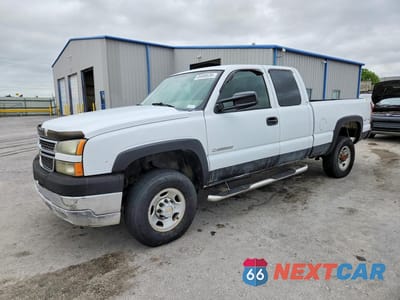 2005 CHEVROLET SILVERADO K2500 HEAVY DUTY 1GCHK29U55E205483 - główne zdjęcie licytacji z USA - miniatura