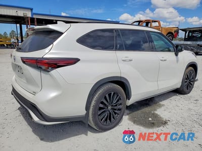 Trzecie zdjęcie samochodu z tyłu: 2024 TOYOTA HIGHLANDER XSE VIN:5TDKDRAH0RS538701 - miniatura