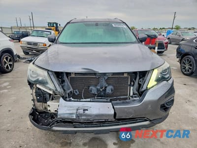 Piąte zdjęcie samochodu w środku: 2018 NISSAN PATHFINDER S VIN:5N1DR2MM5JC613629 - miniatura