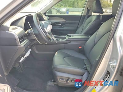 Zdjęcie 7 z 13 samochodu: 2025 TOYOTA GRAND HIGHLANDER XLE VIN:5TDAAAA5XSS032021 - miniatura