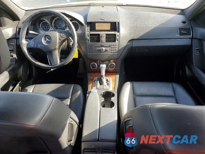 Zdjęcie 8 z 12 samochodu: 2011 MERCEDES-BENZ C 300 VIN:WDDGF5EB6BR134570 - miniatura