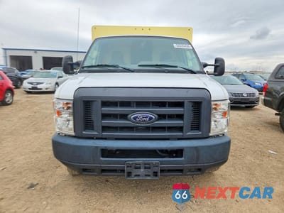 Piąte zdjęcie samochodu w środku: 2018 FORD ECONOLINE E450 SUPER DUTY CUTAWAY VAN VIN:1FDXE4FS7JDC18930 - miniatura