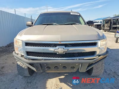 Piąte zdjęcie samochodu w środku: 2007 CHEVROLET SILVERADO K1500 VIN:1GCEK14087Z533848 - miniatura