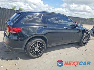 Trzecie zdjęcie samochodu z tyłu: 2021 MERCEDES-BENZ GLC 300 VIN:W1N0G8DB1MF986043 - miniatura