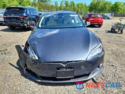 Piąte zdjęcie samochodu w środku: 2018 TESLA MODEL S VIN:5YJSA1E26JF286333 - miniatura