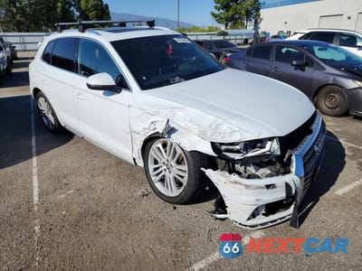 Czwarte zdjęcie samochodu z boku: 2020 AUDI Q5 PREMIUM PLUS VIN:WA1BNAFY0L2037775 - miniatura