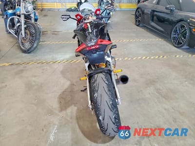 Czwarte zdjęcie samochodu z boku: 2013 APRILIA RSV4 R-FACTORY VIN:ZD4RKU021DS000047 - miniatura
