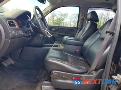 Zdjęcie 7 z 13 samochodu: 2012 GMC YUKON SLT VIN:1GKS2CE0XCR222546 - miniatura