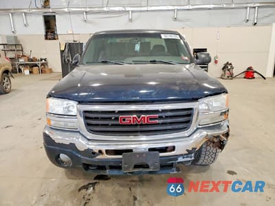 Piąte zdjęcie samochodu w środku: 2005 GMC NEW SIERRA K1500 VIN:1GTEK19V35E333355 - miniatura