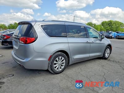 Trzecie zdjęcie samochodu z tyłu: 2018 CHRYSLER PACIFICA VIN:2C4RC1BG5JR110371 - miniatura