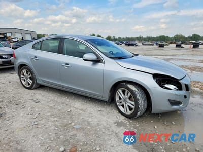 Czwarte zdjęcie samochodu z boku: 2013 VOLVO S60 T5 VIN:YV1612FH5D2221470 - miniatura