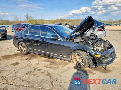 Czwarte zdjęcie samochodu z boku: 2013 MERCEDES-BENZ C 250 VIN:WDDGF4HB8DR259871 - miniatura