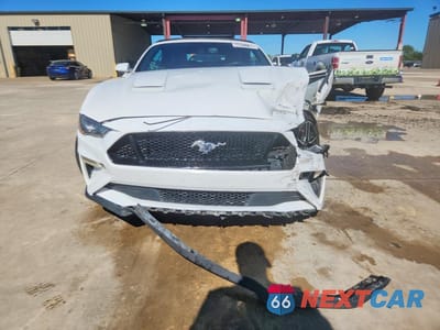 Piąte zdjęcie samochodu w środku: 2018 FORD MUSTANG VIN:1FATP8UHXJ5110202 - miniatura