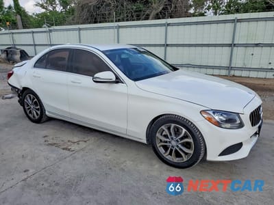 Czwarte zdjęcie samochodu z boku: 2017 MERCEDES-BENZ C 300 VIN:55SWF4JB5HU187098 - miniatura