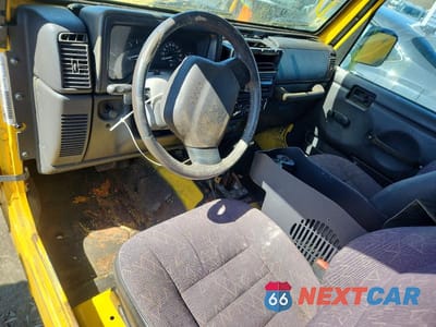 Zdjęcie 8 z 13 samochodu: 2000 JEEP WRANGLER / TJ SPORT VIN:1J4FA49S1YP712176 - miniatura