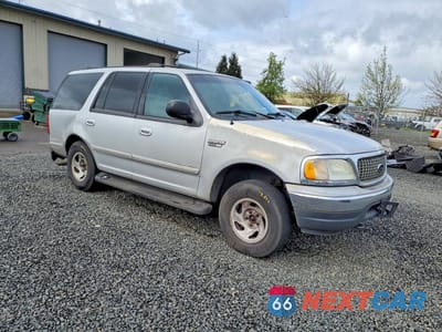 Czwarte zdjęcie samochodu z boku: 2002 FORD EXPEDITION XLT VIN:1FMPU16LX2LA67597 - miniatura
