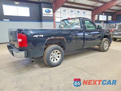 Trzecie zdjęcie samochodu z tyłu: 2010 CHEVROLET SILVERADO K1500 VIN:1GCPKPEX7AZ275921 - miniatura