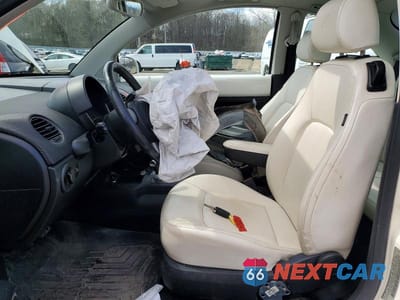 Zdjęcie 7 z 12 samochodu: 2008 VOLKSWAGEN NEW BEETLE TRIPLE WHITE VIN:3VWFG31CX8M510779 - miniatura