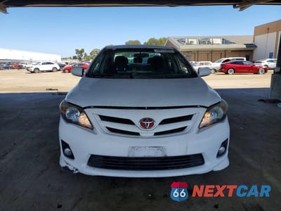 Piąte zdjęcie samochodu w środku: 2013 TOYOTA COROLLA S VIN:2T1BU4EE1DC963509 - miniatura