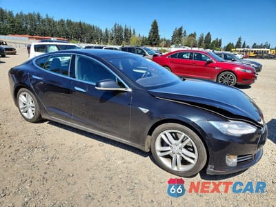 Czwarte zdjęcie samochodu z boku: 2015 TESLA MODEL S VIN:5YJSA1E29FF120279 - miniatura
