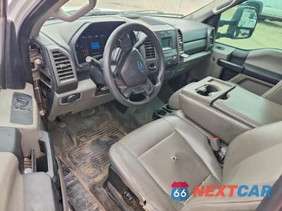 Zdjęcie 8 z 12 samochodu: 2019 FORD F350 SUPER DUTY UTILITY / SERVICE TRUCK VIN:1FDRF3G64KEG06968 - miniatura