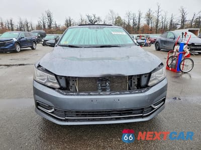 Piąte zdjęcie samochodu w środku: 2017 VOLKSWAGEN PASSAT SE VIN:1VWBT7A3XHC078813 - miniatura