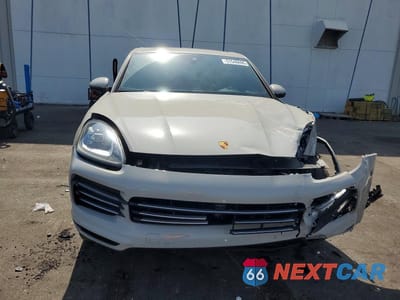 Piąte zdjęcie samochodu w środku: 2023 PORSCHE CAYENNE BASE VIN:WP1AA2AY2PDA10161 - miniatura