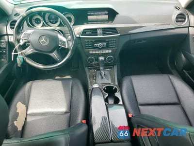 Zdjęcie 8 z 11 samochodu: 2013 MERCEDES-BENZ C 300 4MATIC VIN:WDDGF8AB9DR295960 - miniatura