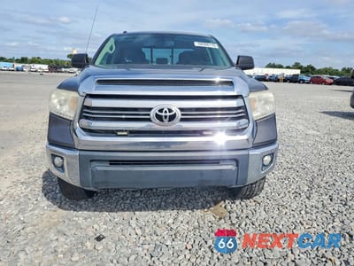 Piąte zdjęcie samochodu w środku: 2017 TOYOTA TUNDRA SR5 VIN:5TFRM5F1XHX111554 - miniatura