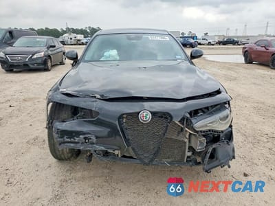 Piąte zdjęcie samochodu w środku: 2020 ALFA ROMEO GIULIA VIN:ZARFAMAN0L7626738 - miniatura