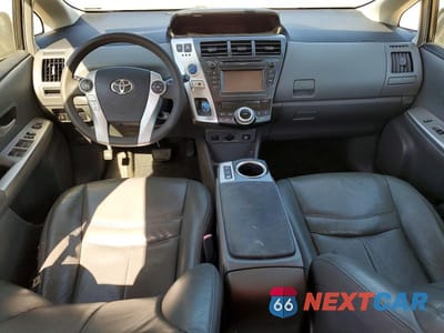 Zdjęcie 8 z 12 samochodu: 2013 TOYOTA PRIUS V TWO VIN:JTDZN3EU7D3187988 - miniatura