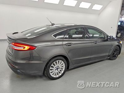 Trzecie zdjęcie samochodu z tyłu: 2019 FORD FUSION TITANIUM VIN:3FA6P0SU6KR231743 - miniatura