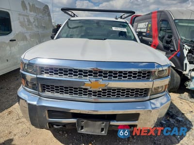 Piąte zdjęcie samochodu w środku: 2019 CHEVROLET SILVERADO HD UTILITY / SERVICE TRUCK VIN:2GB2CREG0K1241658 - miniatura