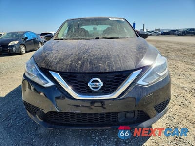 Piąte zdjęcie samochodu w środku: 2018 NISSAN SENTRA S VIN:3N1AB7AP2JY272482 - miniatura