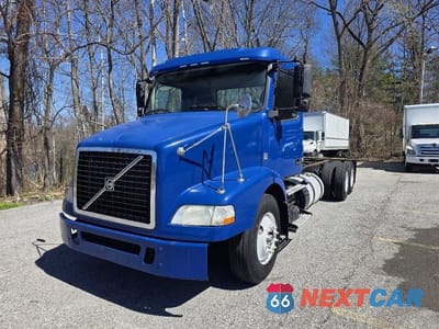 2014 VOLVO VN VNM - TRUCK CAB AND CHASSIS 4V5MC9DF7EN167199 - główne zdjęcie licytacji z USA - miniatura