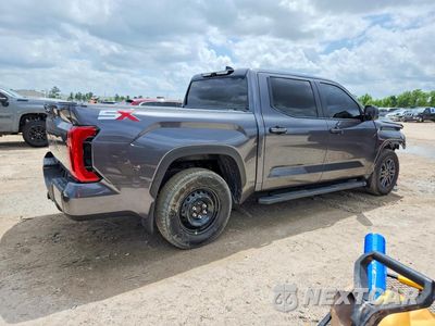 Trzecie zdjęcie samochodu z tyłu: 2025 TOYOTA TUNDRA SR5 VIN:5TFLA5ABXSX048588 - miniatura