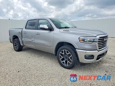 Czwarte zdjęcie samochodu z boku: 2026 RAM 1500 LARAMIE VIN:1C6SRFJPXTN255511 - miniatura