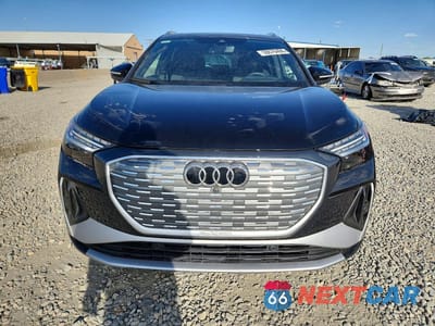 Piąte zdjęcie samochodu w środku: 2025 AUDI Q4 E-TRON PRESTIGE VIN:WA1MUBFZXSP059536 - miniatura