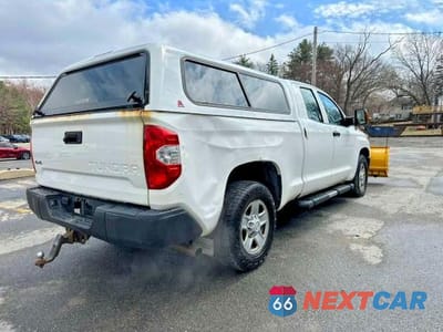 Trzecie zdjęcie samochodu z tyłu: 2018 TOYOTA TUNDRA SR VIN:5TFUY5F19JX762520 - miniatura