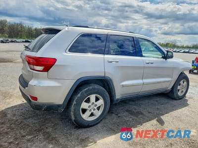 Trzecie zdjęcie samochodu z tyłu: 2011 JEEP GRAND CHEROKEE LAREDO VIN:1J4RR4GG5BC587380 - miniatura