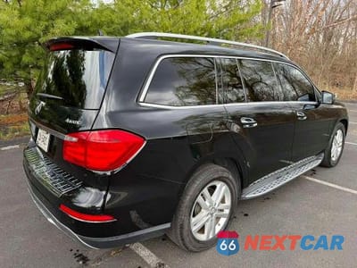 Trzecie zdjęcie samochodu z tyłu: 2015 MERCEDES-BENZ GL 450 4MATIC VIN:4JGDF6EE5FA448045 - miniatura