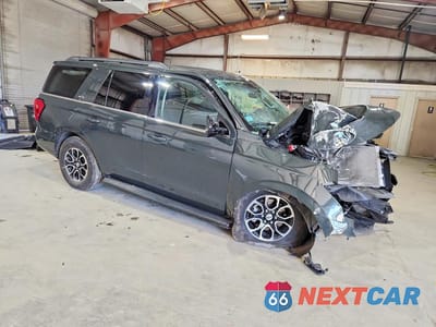 Czwarte zdjęcie samochodu z boku: 2023 FORD EXPEDITION XL VIN:1FMJU1G82PEA00181 - miniatura