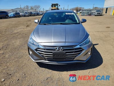 Piąte zdjęcie samochodu w środku: 2019 HYUNDAI ELANTRA SE VIN:KMHD74LF4KU830847 - miniatura
