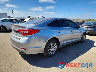 Trzecie zdjęcie samochodu z tyłu: 2016 HYUNDAI SONATA SE VIN:5NPE24AF9GH308291 - miniatura