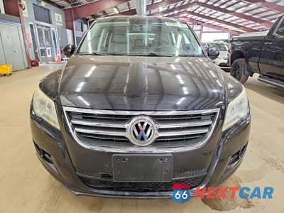 Piąte zdjęcie samochodu w środku: 2010 VOLKSWAGEN TIGUAN SE VIN:WVGBV7AX5AW522535 - miniatura