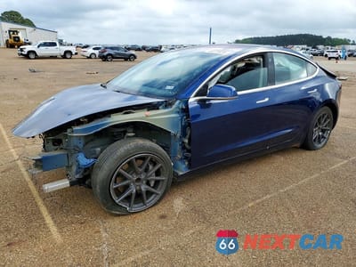 2018 TESLA MODEL 3 5YJ3E1EA7JF010565 - główne zdjęcie licytacji z USA - miniatura