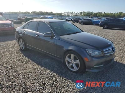 Czwarte zdjęcie samochodu z boku: 2011 MERCEDES-BENZ C 300 VIN:WDDGF5EB9BR174030 - miniatura