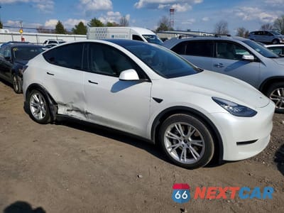 Czwarte zdjęcie samochodu z boku: 2021 TESLA MODEL Y VIN:5YJYGAEE3MF248470 - miniatura