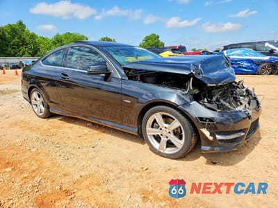 Czwarte zdjęcie samochodu z boku: 2012 MERCEDES-BENZ C 250 VIN:WDDGJ4HB8CF929806 - miniatura