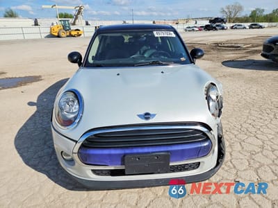Piąte zdjęcie samochodu w środku: 2017 MINI COOPER VIN:WMWXU1C51H2E18115 - miniatura